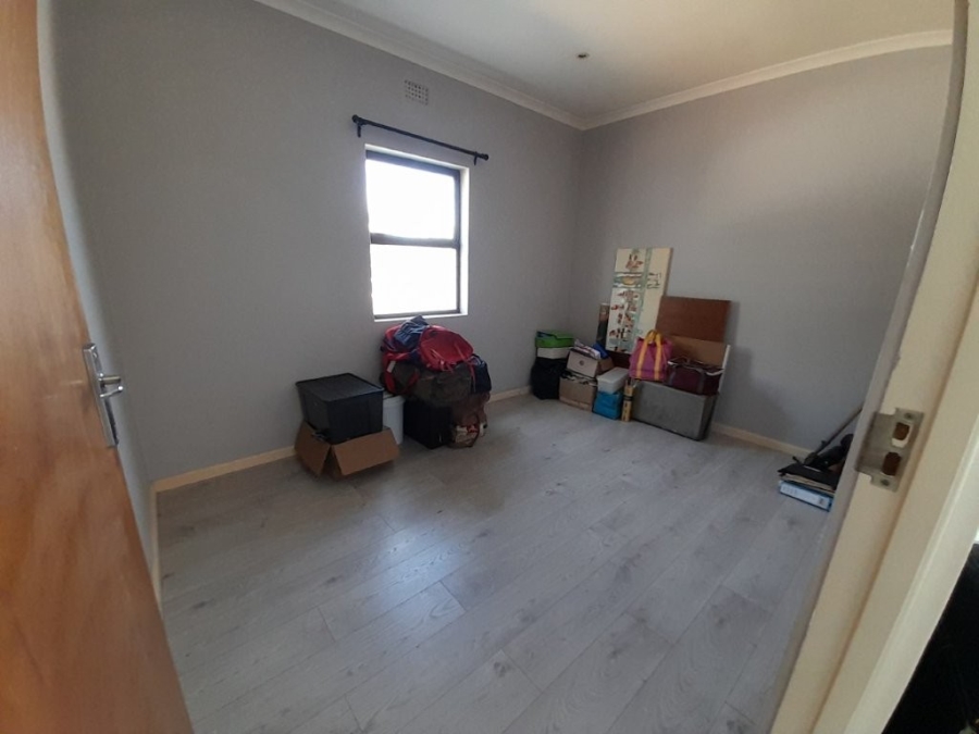 5 Bedroom Property for Sale in Bothasig Western Cape